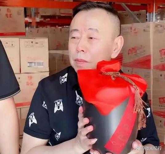 潘长江卖酒被指虚假宣传，这究竟是明星人设崩塌还是行业诚信危机？